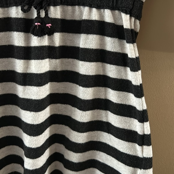 H&M stripe girl’s dress size 6-8 yrs old - Picture 2 of 6